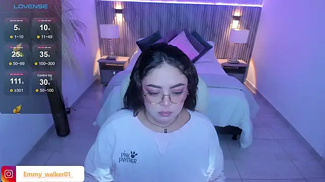 emmy walker online show from 10/03/25, 11:07