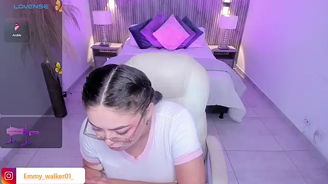 emmy walker online show from 10/06/25, 11:07