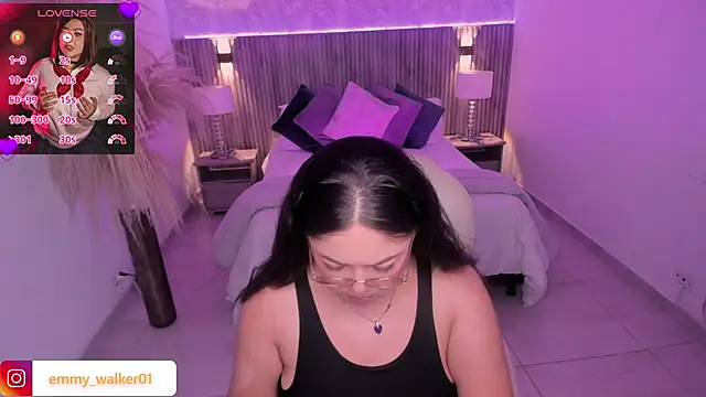 emmy walker online show from 11/07/25, 11:10