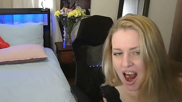 HollieBim online show from 01/20/25, 03:18