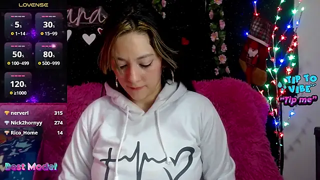 Snapshot of CiaraaSweet chatting on 12/04/24, 10:19 CiaraaSweet online show from 12/04/24, 10:19