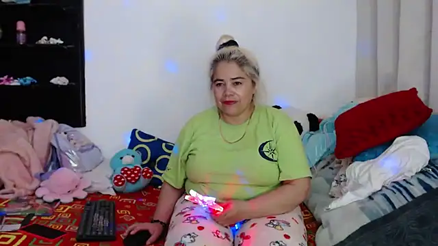 estrellita fugaz16x online show from 12/13/24, 03:27