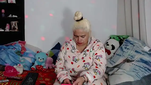 estrellita fugaz16x online show from 12/28/24, 02:11