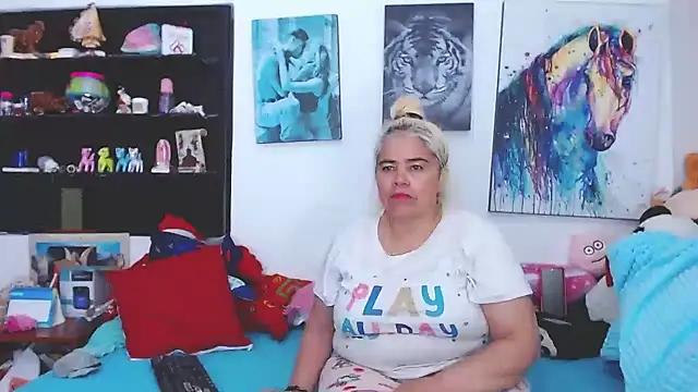 estrellita fugaz16x online show from 01/31/25, 03:41