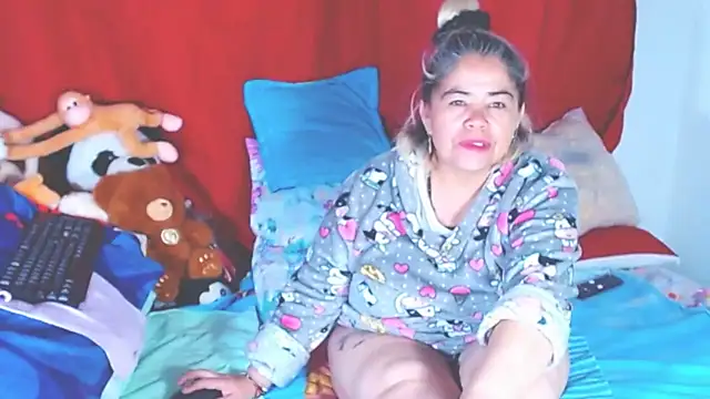 estrellita fugaz16x online show from 10/17/25, 03:42