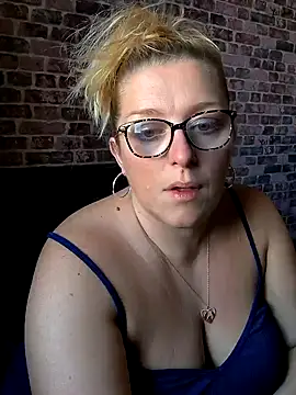 Snapshot of winniess40 chatting on 12/21/24, 09:33 winniess40 online show from 12/21/24, 09:33