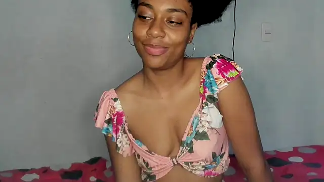 Snapshot of thaimy_ chatting on 09/21/25, 03:57 thaimy online show from 09/21/25, 03:57