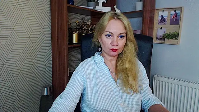 Snapshot of KayaMagic chatting on 11/17/25, 05:52 KayaMagic online show from 11/17/25, 05:52