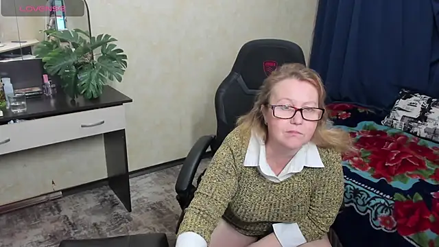 Snapshot of Frau_Marta chatting on 12/12/24, 03:16 Frau Marta online show from 12/12/24, 03:16