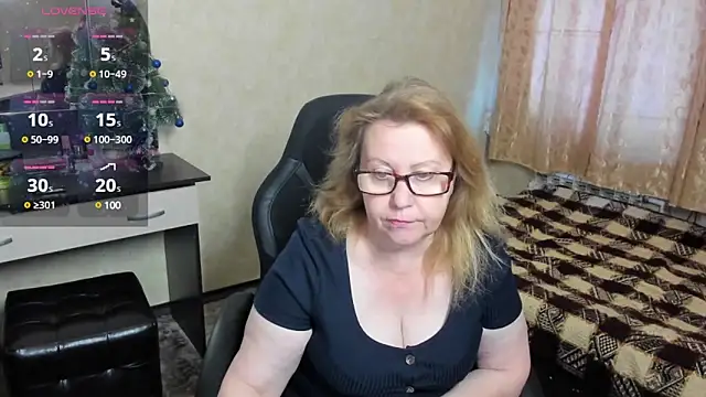 Snapshot of Frau_Marta chatting on 01/04/25, 10:16 Frau Marta online show from 01/04/25, 10:16