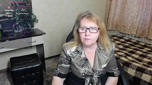Snapshot of Frau_Marta chatting on 01/12/25, 01:05 Frau Marta online show from 01/12/25, 01:05