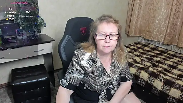 Snapshot of Frau_Marta chatting on 01/12/25, 04:08 Frau Marta online show from 01/12/25, 04:08