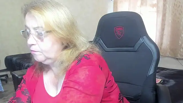 Snapshot of Frau_Marta chatting on 09/13/25, 01:11 Frau Marta online show from 09/13/25, 01:11