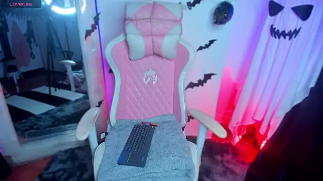 jenndy lockhart online show from 10/21/25, 03:40