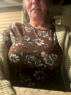 Snapshot of CravingControl chatting on 11/26/25, 02:45 CravingControl online show from 11/26/25, 02:45