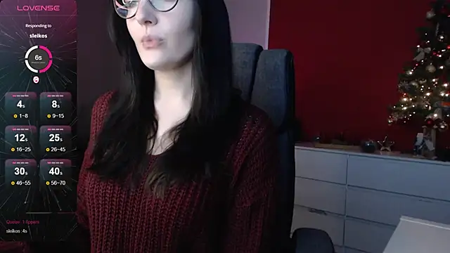 Snapshot of Alina_Lamour chatting on 12/05/24, 06:55 Alina Lamour online show from 12/05/24, 06:55