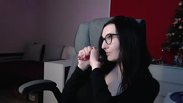 Snapshot of Alina_Lamour chatting on 12/16/24, 03:30 Alina Lamour online show from 12/16/24, 03:30