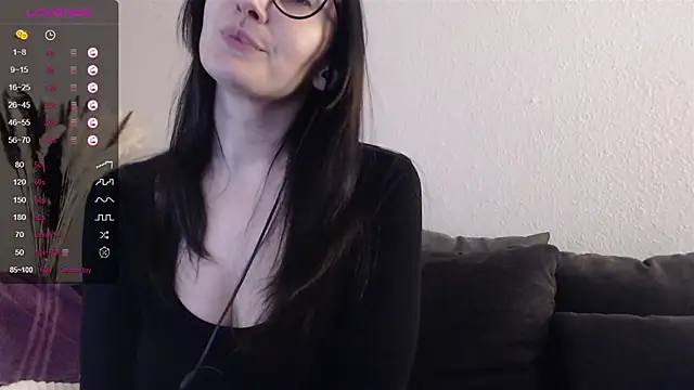 Snapshot of Alina_Lamour chatting on 02/09/25, 12:49 Alina Lamour online show from 02/09/25, 12:49