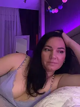 Snapshot of HotMilfMargo chatting on 02/15/25, 08:01 HotMilfMargo online show from 02/15/25, 08:01