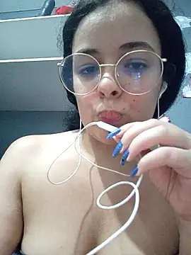 Snapshot of NinaSweet2 chatting on 03/01/25, 05:42 NinaSweet2 online show from 03/01/25, 05:42