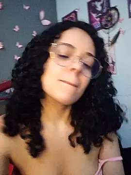 Snapshot of NinaSweet2 chatting on 09/19/25, 04:03 NinaSweet2 online show from 09/19/25, 04:03