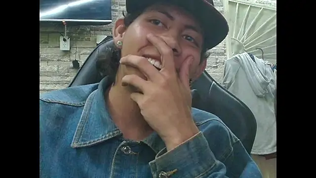 Snapshot of yefersonsijajaj chatting on 10/23/25, 10:19 yefersonsijajaj online show from 10/23/25, 10:19