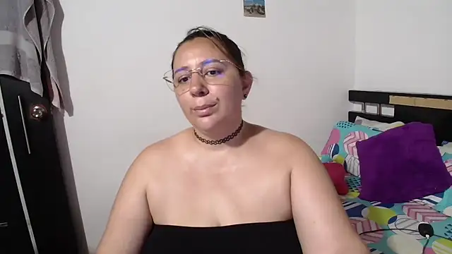 Snapshot of sexxy_ticki chatting on 09/17/25, 10:00 sexxy ticki online show from 09/17/25, 10:00