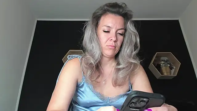 Snapshot of Alesys69 chatting on 09/26/25, 10:36 Alesys69 online show from 09/26/25, 10:36