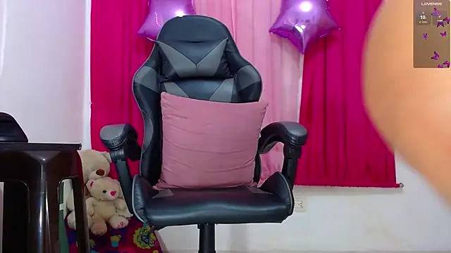 Snapshot of Luciana0226 chatting on 11/09/25, 08:40 Luciana0226 online show from 11/09/25, 08:40