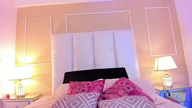 Zoe Evans  online show from 10/20/25, 12:05