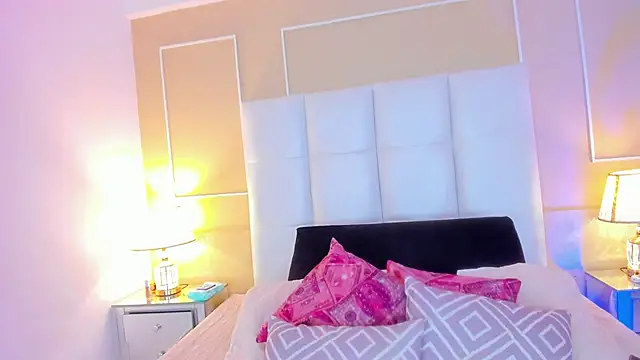 Zoe Evans  online show from 11/22/25, 12:26