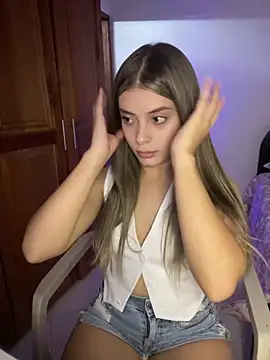 Snapshot of Miss_valeriaa chatting on 03/06/25, 03:45 Miss valeriaa online show from 03/06/25, 03:45