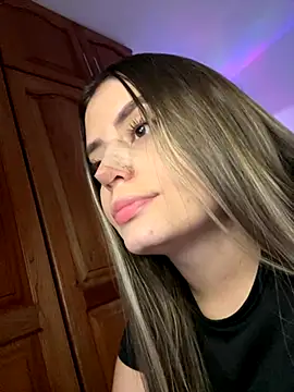 Snapshot of Miss_valeriaa chatting on 10/03/25, 07:33 Miss valeriaa online show from 10/03/25, 07:33