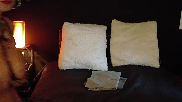 Snapshot of milfettefab chatting on 11/16/25, 05:18 milfettefab online show from 11/16/25, 05:18