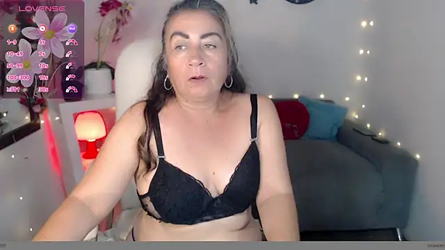 Snapshot of stepmother_105 chatting on 12/30/24, 05:23 stepmother 105 online show from 12/30/24, 05:23