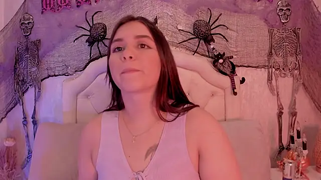 Snapshot of hasret_sesim chatting on 10/26/25, 04:18 hasret sesim online show from 10/26/25, 04:18