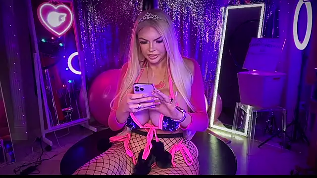 Snapshot of bimbotwerkqueen chatting on 02/08/25, 02:15 bimbotwerkqueen online show from 02/08/25, 02:15