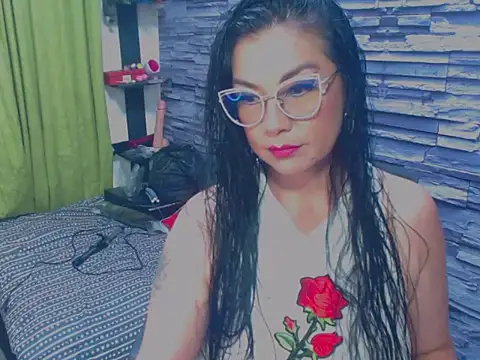 Snapshot of Cruela_deviil chatting on 02/13/25, 09:17 Cruela deviil online show from 02/13/25, 09:17