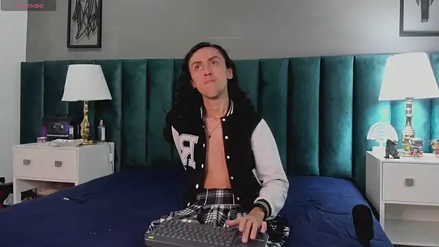 Snapshot of Karol_fenixx chatting on 01/09/25, 08:24 Karol fenixx online show from 01/09/25, 08:24