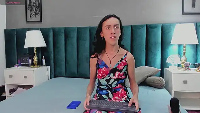 Snapshot of Karol_fenixx chatting on 01/21/25, 09:57 Karol fenixx online show from 01/21/25, 09:57