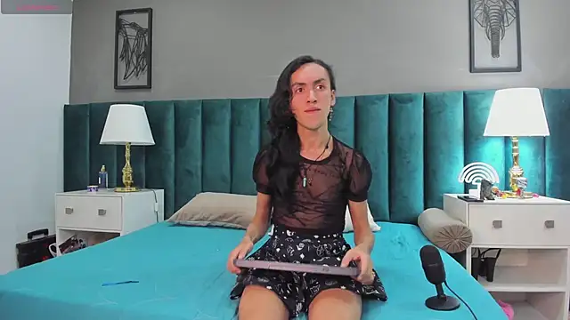 Snapshot of Karol_fenixx chatting on 02/04/25, 09:38 Karol fenixx online show from 02/04/25, 09:38