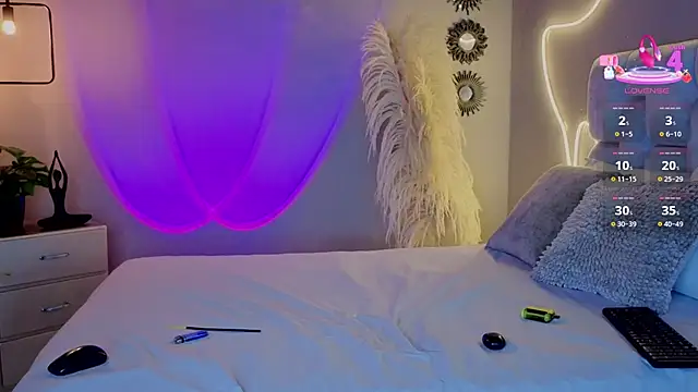 pamela reyes  online show from 10/25/25, 06:24