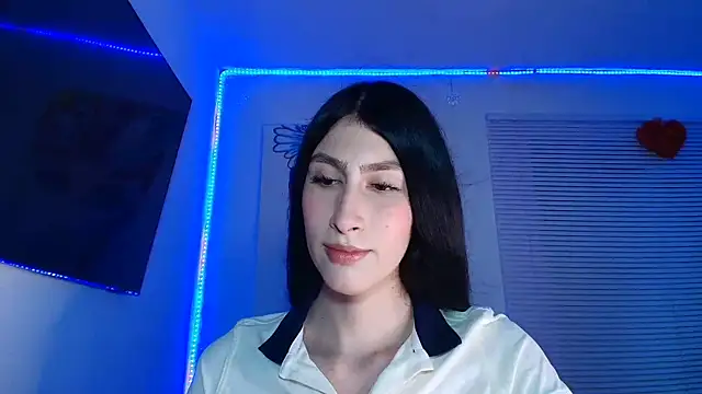 Snapshot of valeria_gonzales_ chatting on 10/28/25, 11:18 valeria gonzales online show from 10/28/25, 11:18