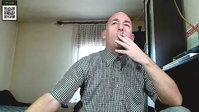 Snapshot of Johan___Barker chatting on 12/28/24, 01:17 Johan Barker online show from 12/28/24, 01:17