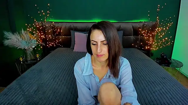 Rebecca Diamond online show from 02/04/25, 03:26