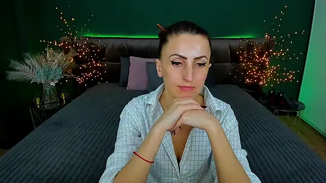 Rebecca Diamond online show from 02/06/25, 03:52