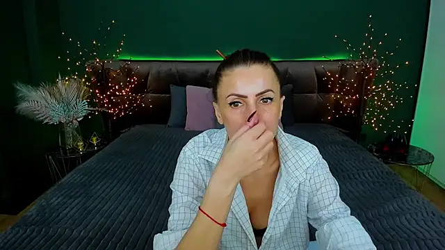 Rebecca Diamond online show from 02/18/25, 09:32