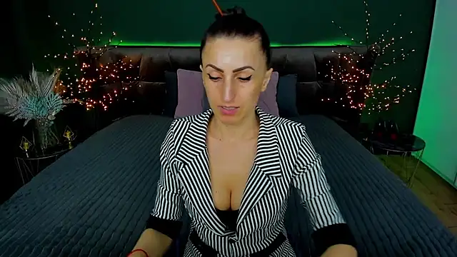 Rebecca Diamond online show from 03/18/25, 12:47