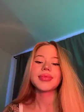 Snapshot of curchez_ chatting on 01/17/25, 10:34 curchez online show from 01/17/25, 10:34