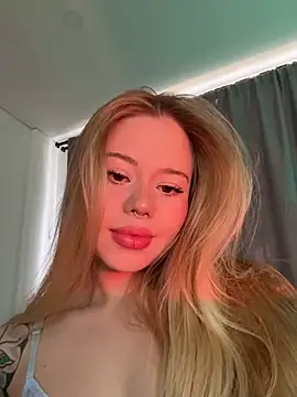 Snapshot of curchez_ chatting on 02/01/25, 08:26 curchez online show from 02/01/25, 08:26